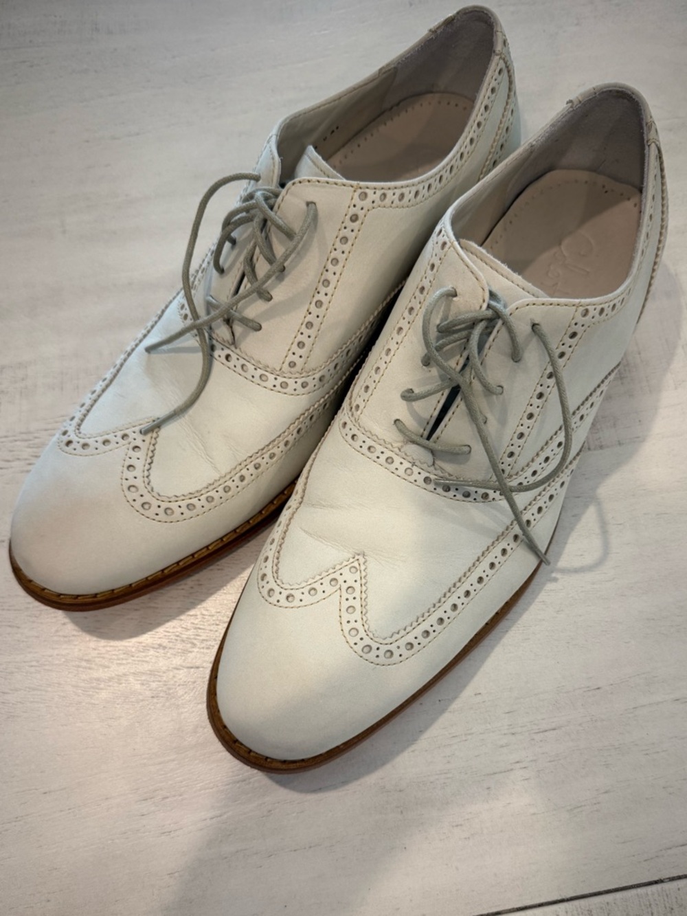 Men's White Wingtip Oxford Shoes